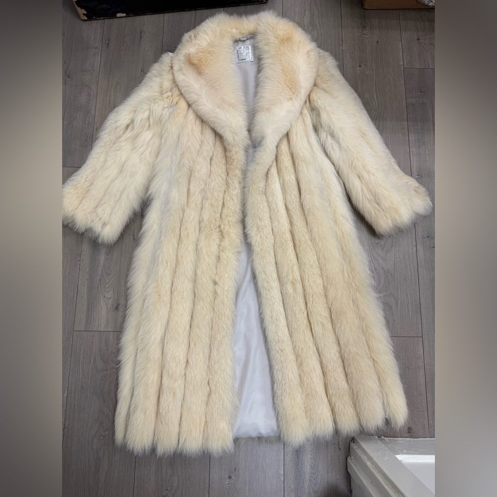 SAGA FOX Elegant White Long Fur Coat